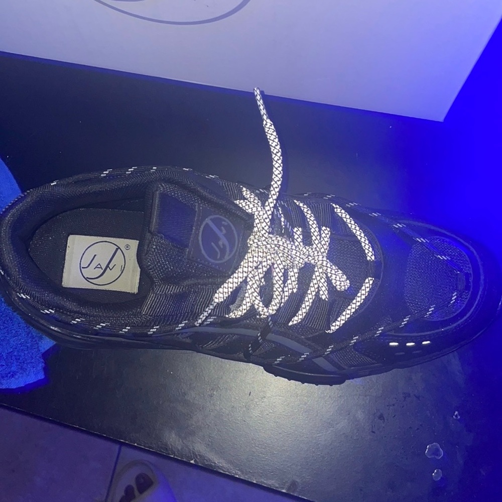 Shoes for people with motion